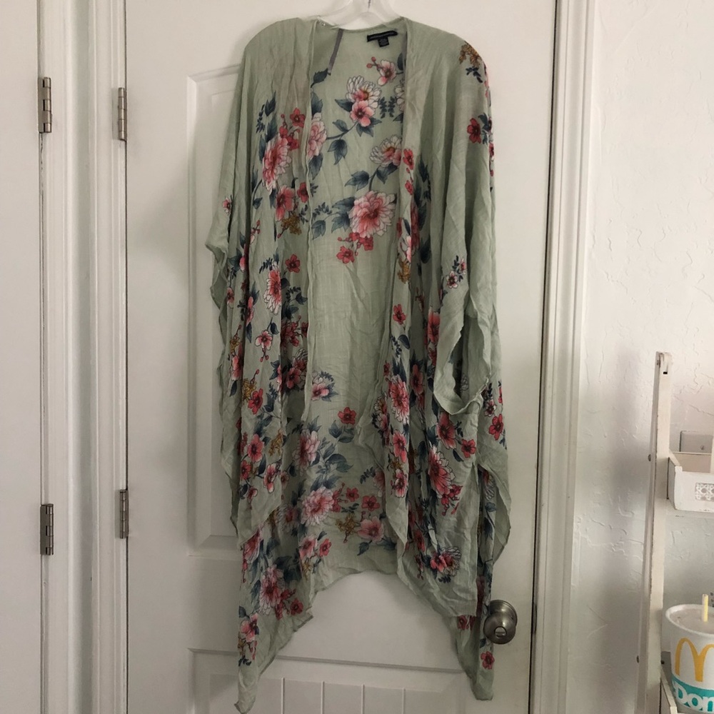 American Eagle floral kimono one size